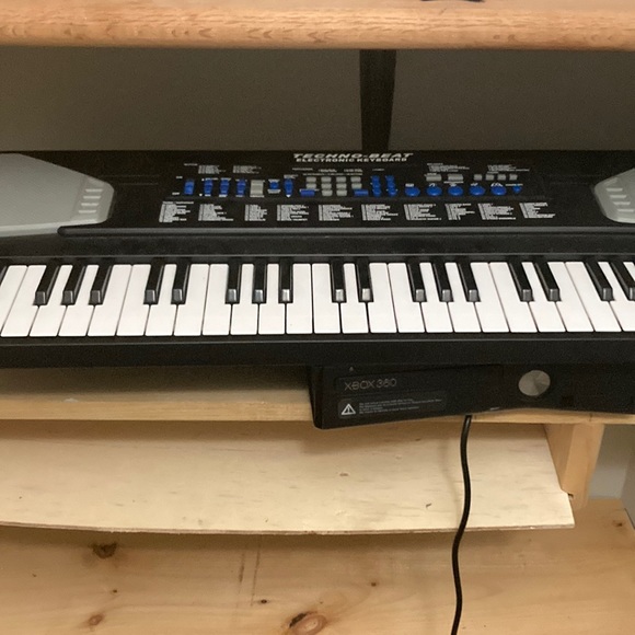 Piano - Picture 1 of 1